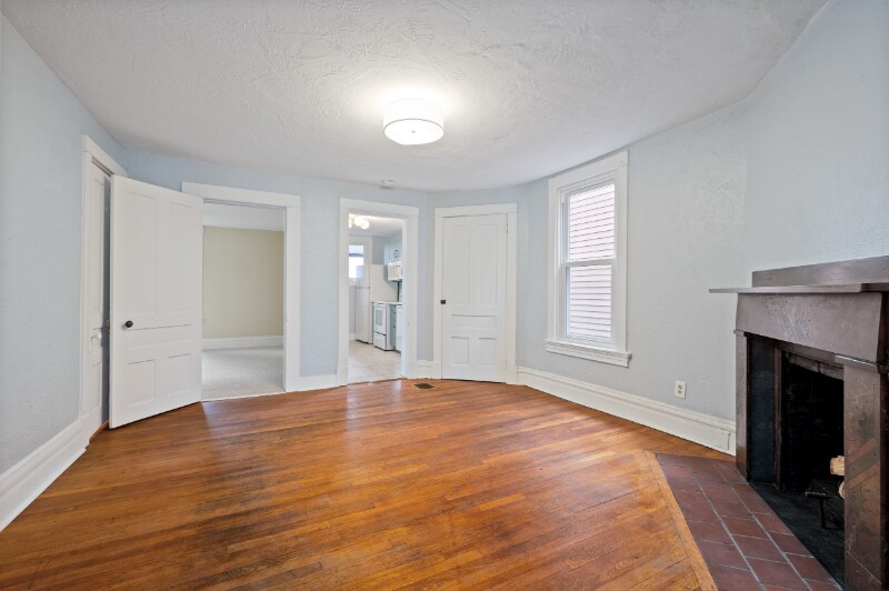 Building Photo - 215 Elysian St