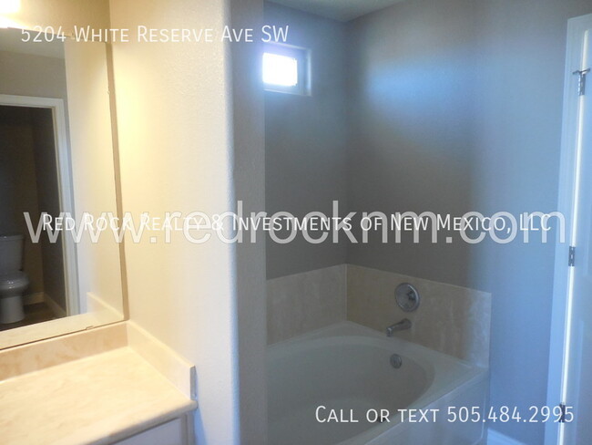 Building Photo - Beautifully Remodeled 3BR/3BA Home in SW ABQ!