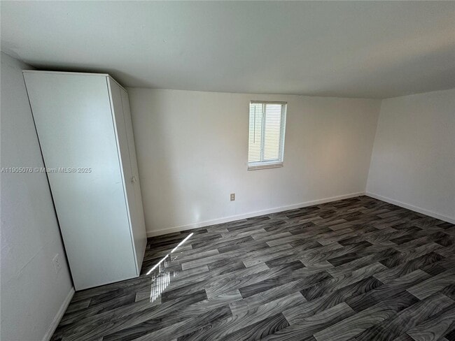 Building Photo - 2549 NE 190th St