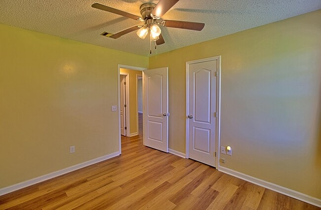 Building Photo - 205 Tempest Ln