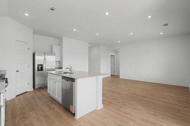 Building Photo - Brand new home waiting for you!