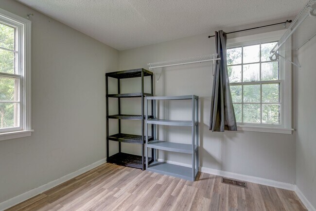Building Photo - Charming 4BR/2BA Home in South Nashville –...