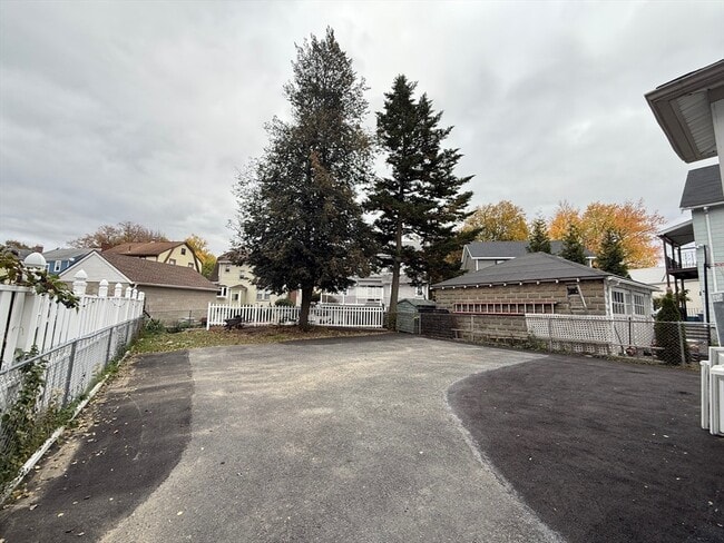 Building Photo - 224 Faneuil St