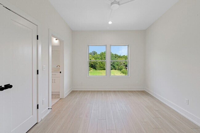 Building Photo - 1008 Fontaine Dr