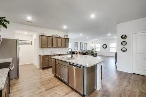 Building Photo - 829 English Dr