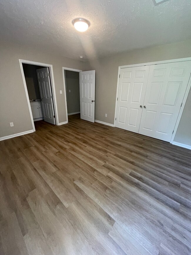 Building Photo - 1300 Moss St