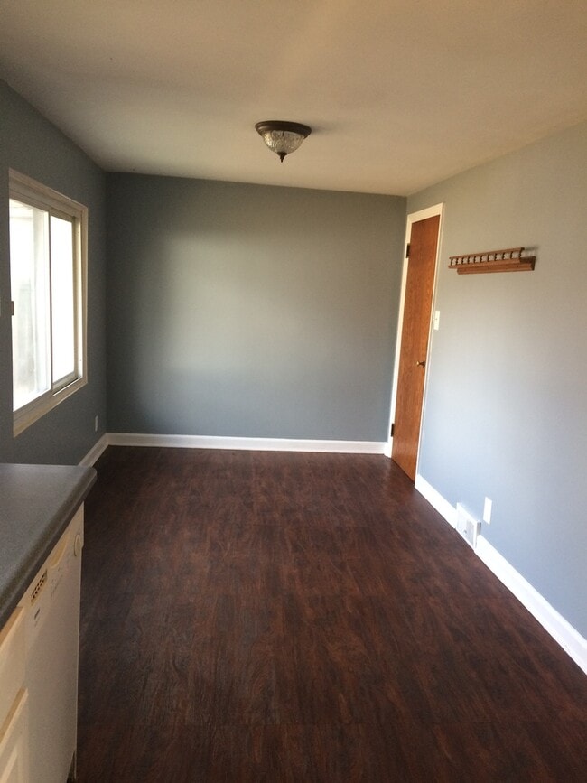 Building Photo - 3 Bedroom with basement!