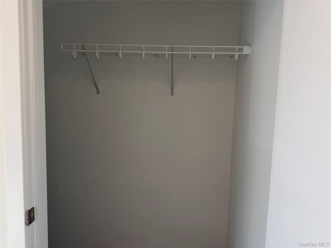 Building Photo - 5 Colonial Dr