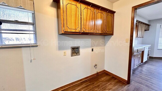 Building Photo - 12109 Camelot Dr