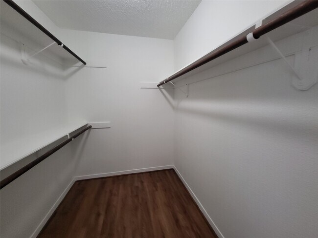 Building Photo - 13839 Walnut Hollow Ln