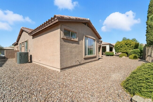 Building Photo - Fully Remodeled 2BR + Den in Trilogy at Po...