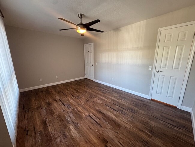 Building Photo - Spacious 2 Bed / 2 Bath Long Beach Condo Near Traffic Circle, CSULB & Belmont Heights