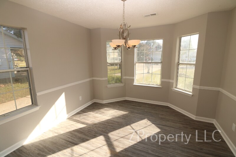 Building Photo - 2540 Pioneer Rd SW