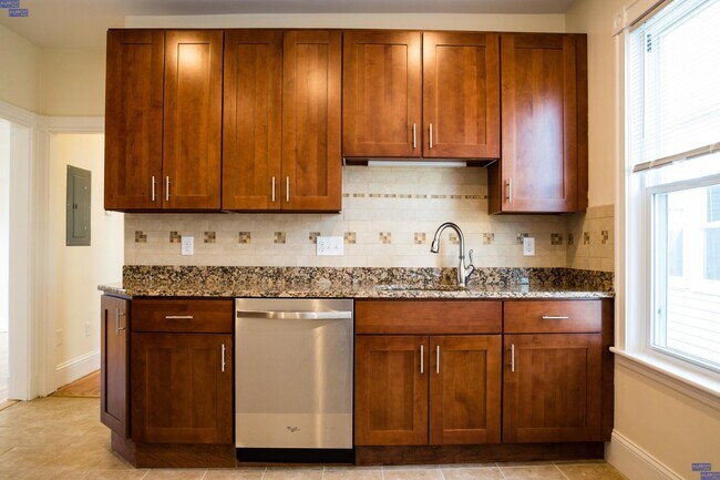 Primary Photo - 288 Summit Ave