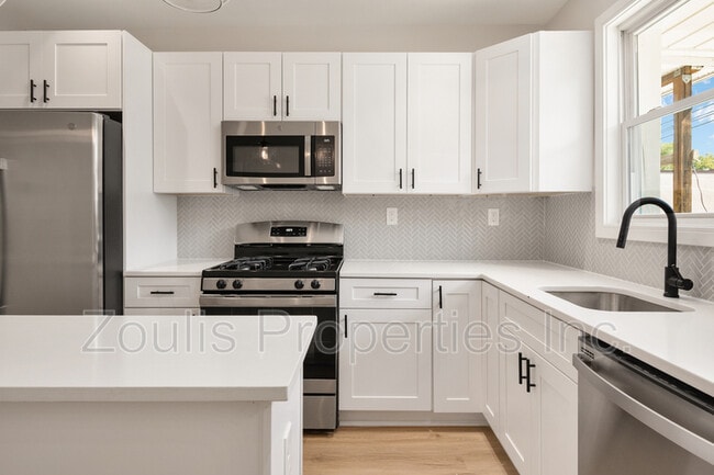 Building Photo - 311 S Newkirk St
