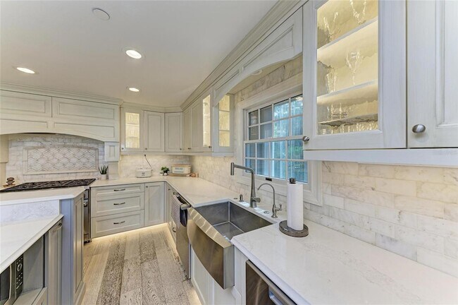 Building Photo - 4473 Gulf of Mexico Dr