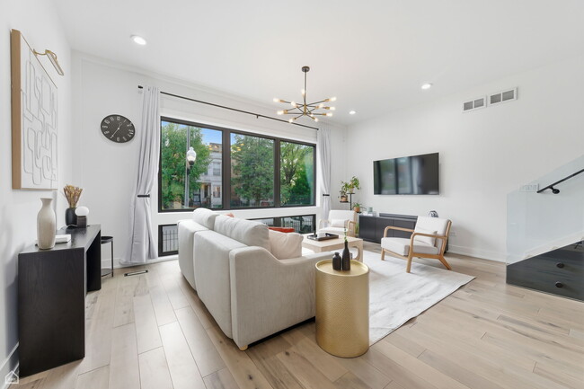 Building Photo - 4210 W 5th Ave