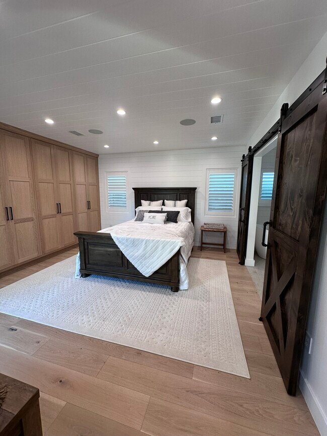 Building Photo - 2055 W 185th St