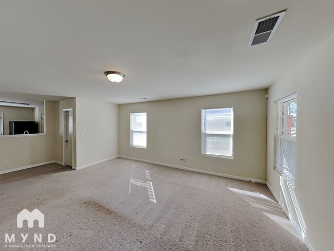 Building Photo - 2547 Piering Dr