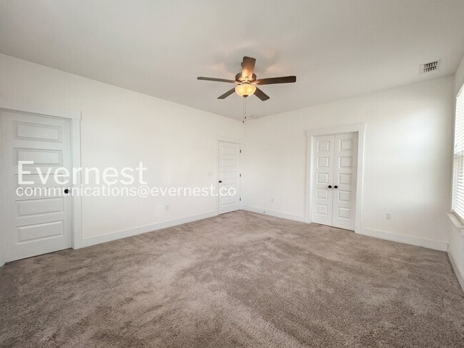 Building Photo - 3 Bed/2 Bath Home with Garage / Pet-Friendly / Available Now!