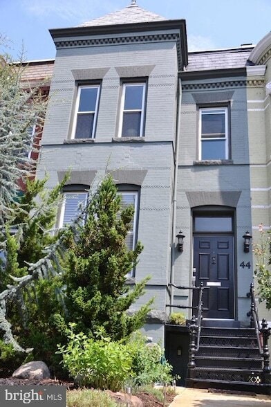 Primary Photo - 44 R St NE