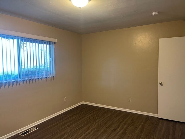 Building Photo - 300 Pacific St