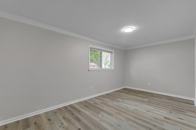 Building Photo - 2331 Deerfield Ct