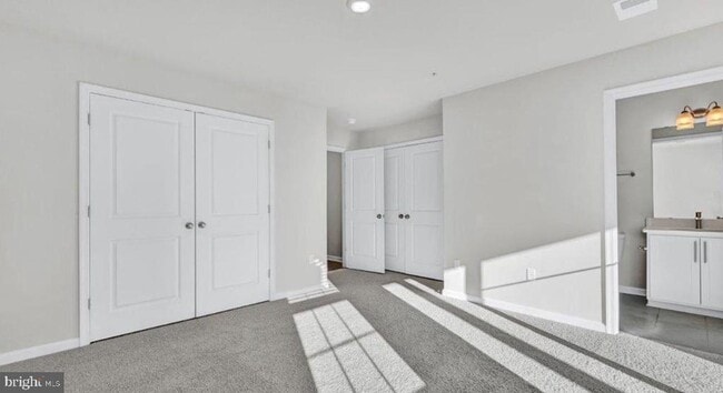 Building Photo - 5044 Silver Oak Dr