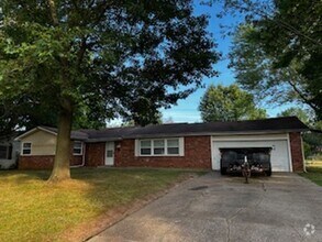 Building Photo - Newly Remodeled Home – Conveniently Located!