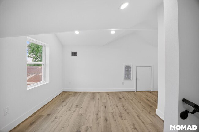 Building Photo - 1514 Everett St