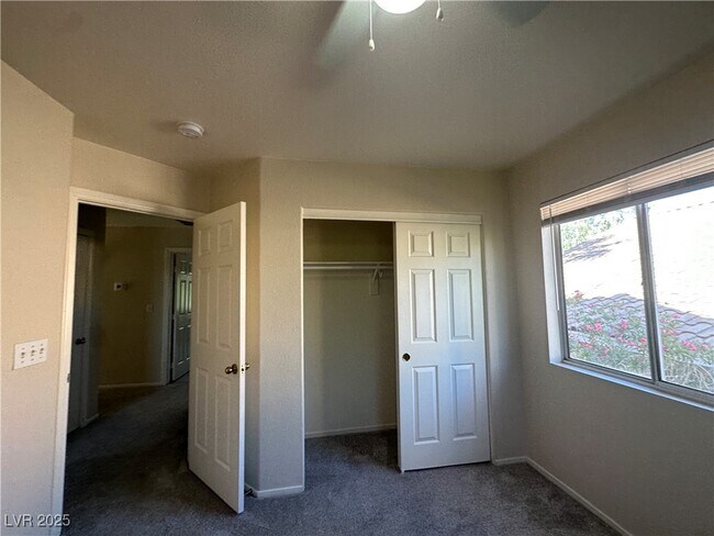 Building Photo - 1575 Comfort Hills St