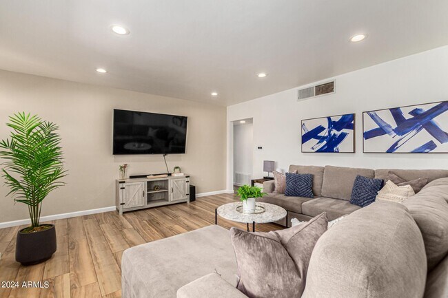 Building Photo - 8302 E Windsor Ave