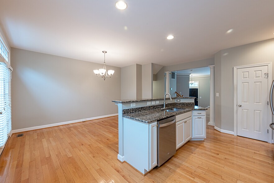 Building Photo - 43148 Katama Sq