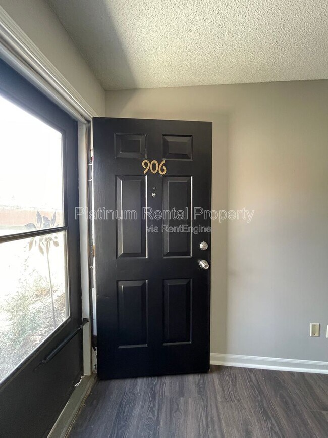 Building Photo - 1166 Booth Rd