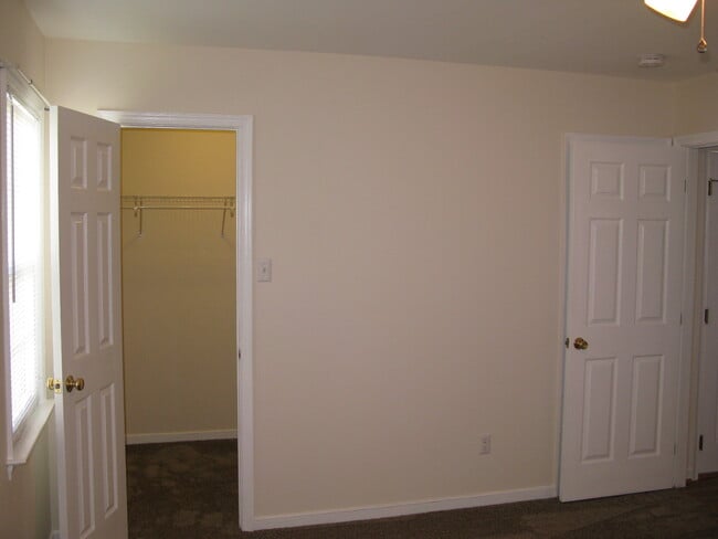 Building Photo - 7809 Silktree Pl