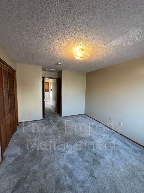 Building Photo - 510 E Elm St
