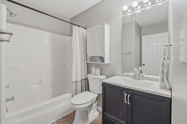 Building Photo - 209 Norwich Dr