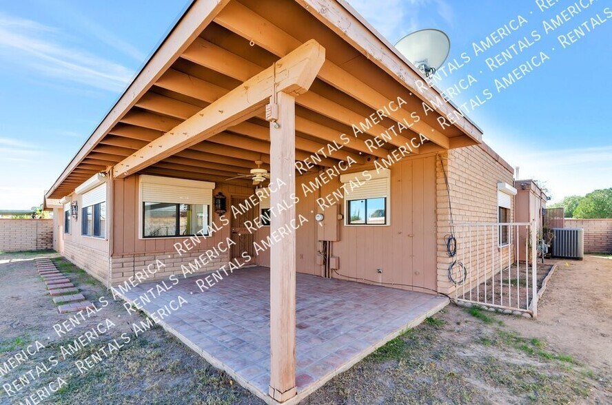 Building Photo - 4165 E Frankfort Stravenue