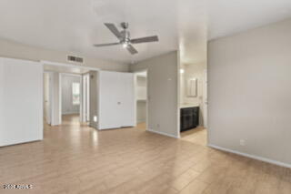 Building Photo - 7120 W Sunnyslope Ln