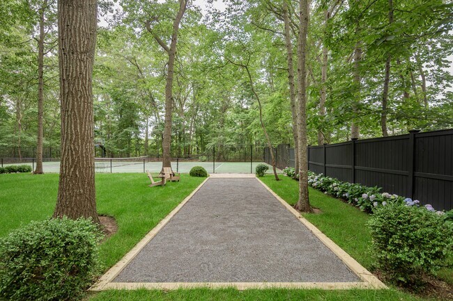 Building Photo - 147 Wainscott Harbor Rd