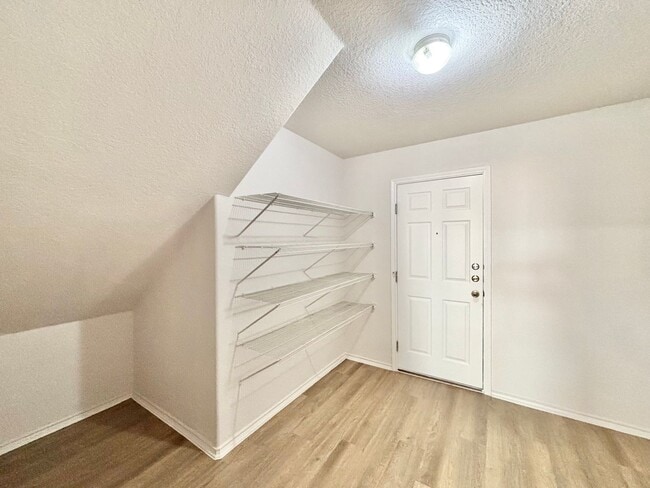 Building Photo - Spacious 4 bed 2.5 bath two-story home!