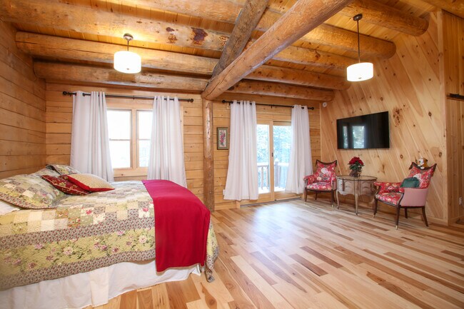 Building Photo - 320 Lakeshore Dr