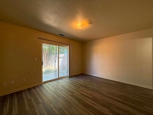 Building Photo - 155 Derek Dr