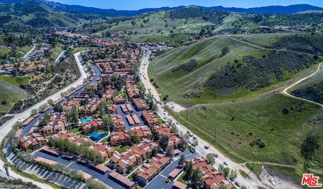 Building Photo - 5758 Las Virgenes Rd