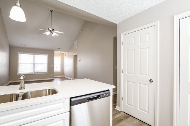 Building Photo - 449 Guiness Pl