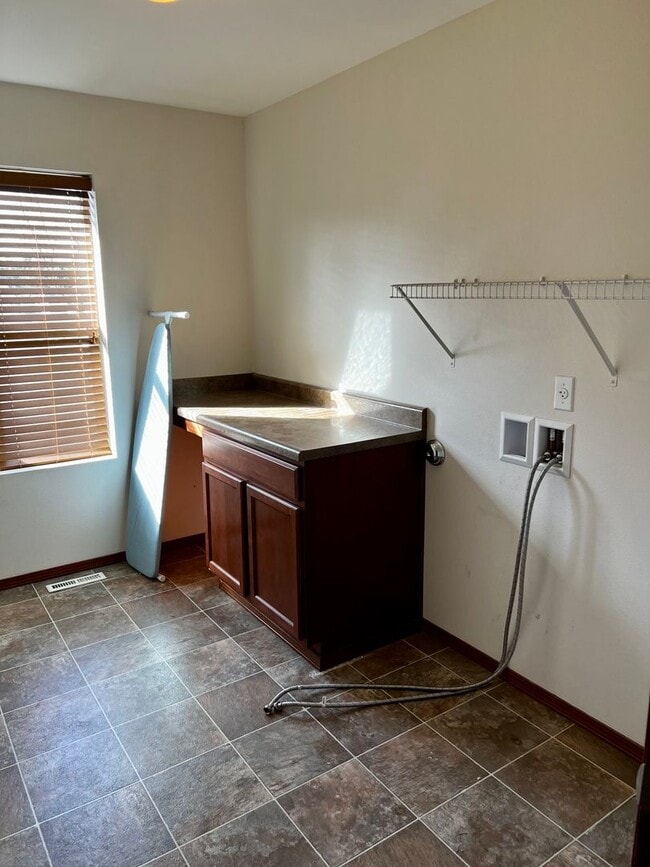 Building Photo - Desirable home in McCormick Ridge.