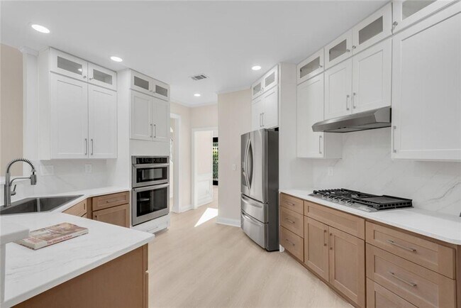 Building Photo - 105 Parkside Close