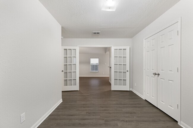 Building Photo - Luckey Ranch Single Story 3 bedroom with d...
