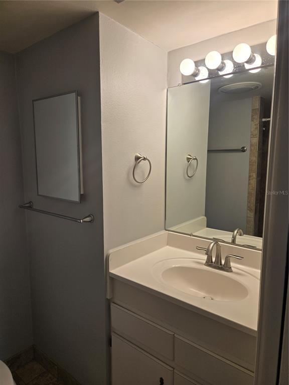 Building Photo - 10342 Carrollwood Ln