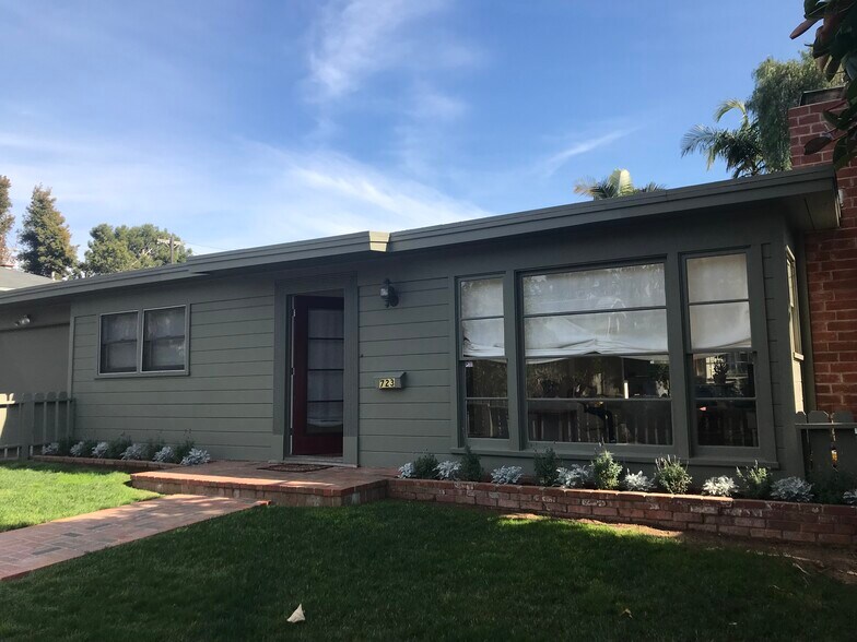 Building Photo - 723 Arenas St